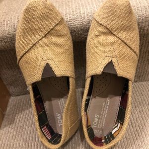 Toms beige flats